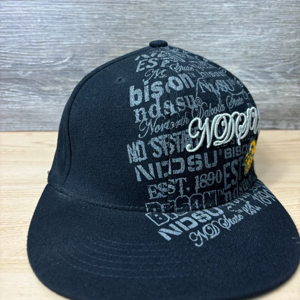 North Dakota State‎ University Hat Cap Fitted Black One Size Flex Graffiti Y2K